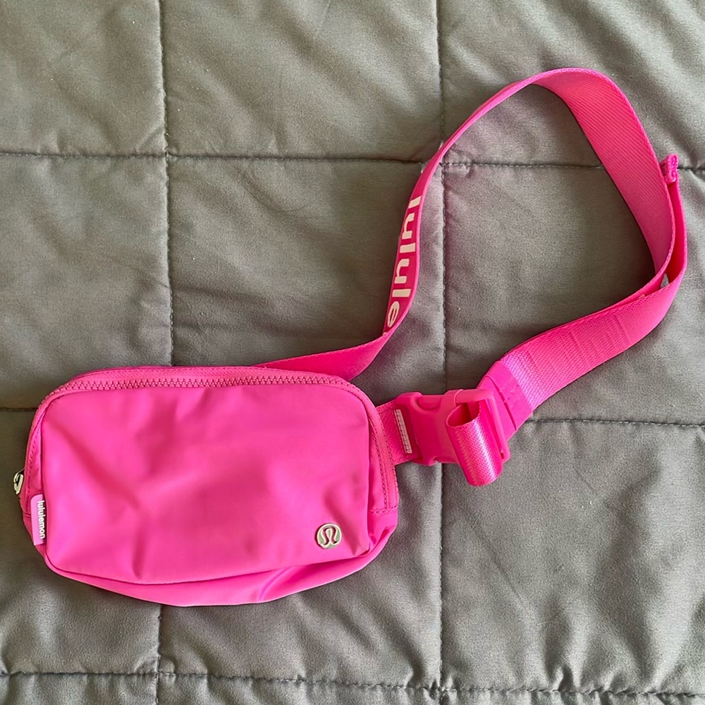 Sonic Pink Lululemon Belt Bag 💗🎀💄